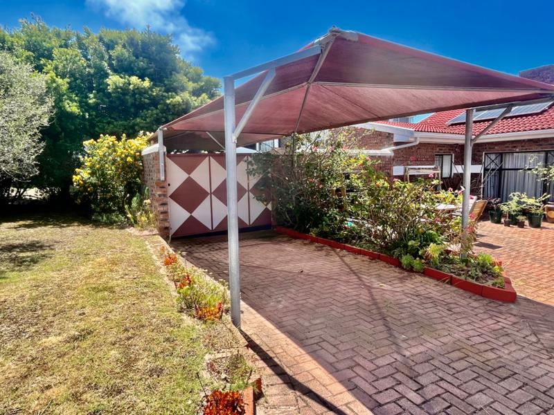 3 Bedroom Property for Sale in Fraaiuitsig Western Cape